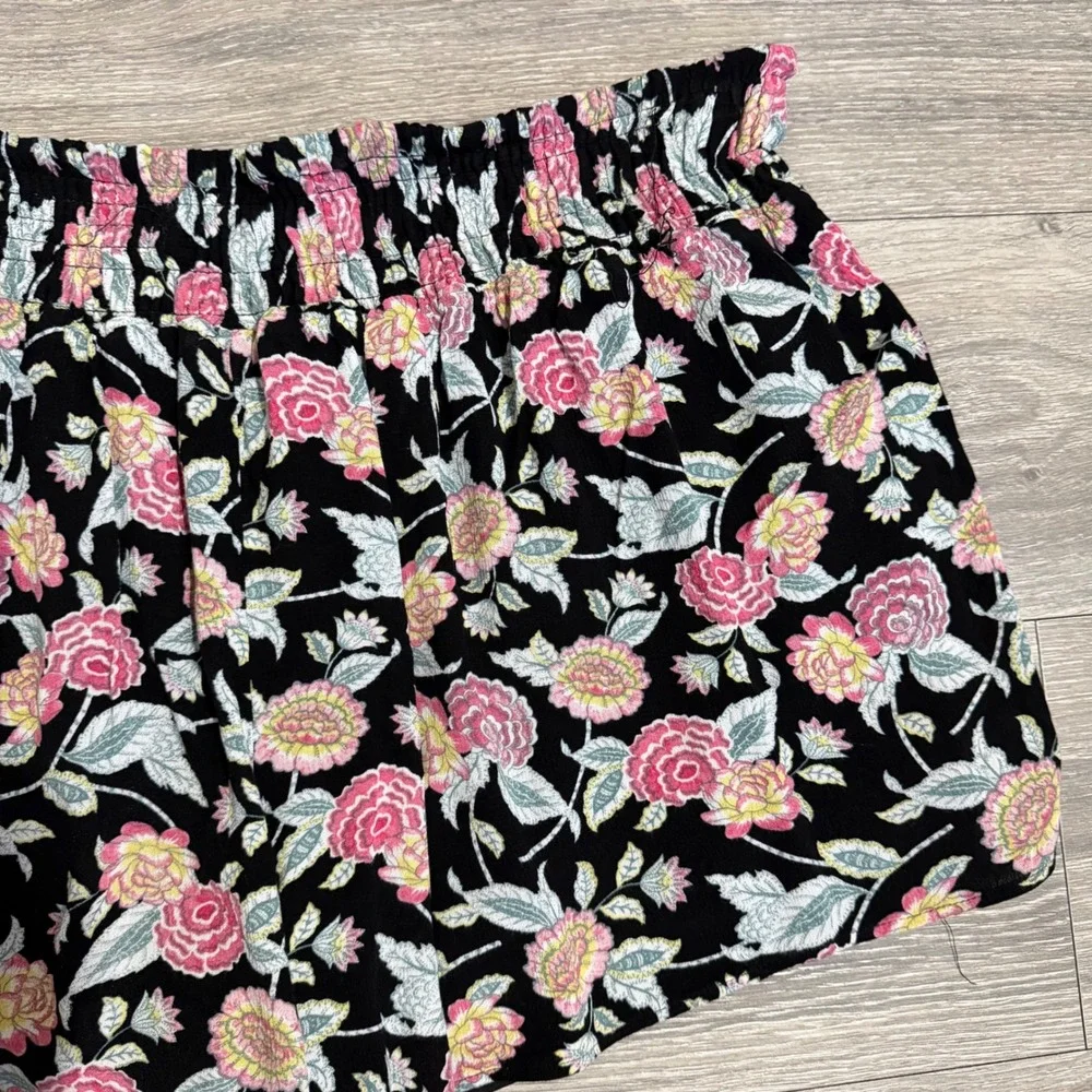 Torrid Black Floral Smocked Back Shorts Plus Size 2 Large‎ Cottagecore Summer